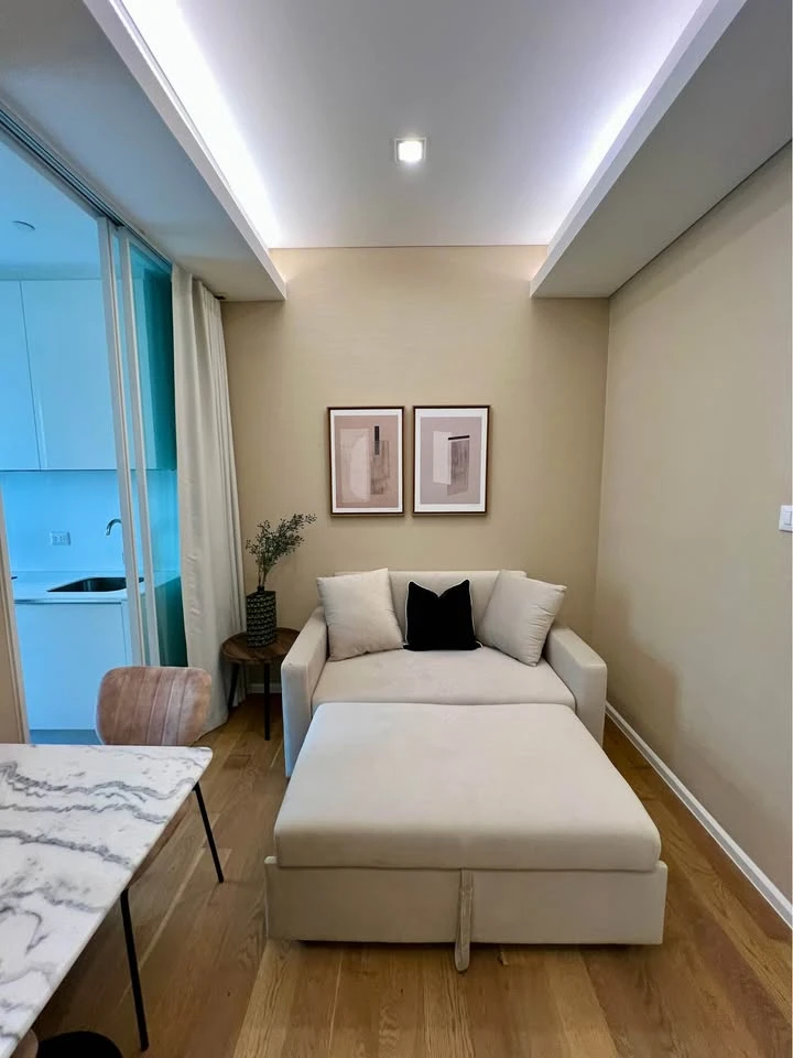 For sale, for rent, The Saint Residences, a cozy room, cozy, comfortable, very good room specs, high ceiling, furnished, ready to move in, if you don'