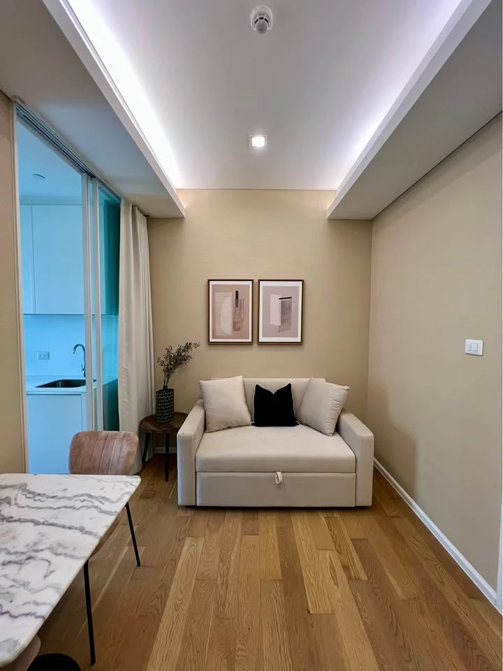 For sale, for rent, The Saint Residences, a cozy room, cozy, comfortable, very good room specs, high ceiling, furnished, ready to move in, if you don'