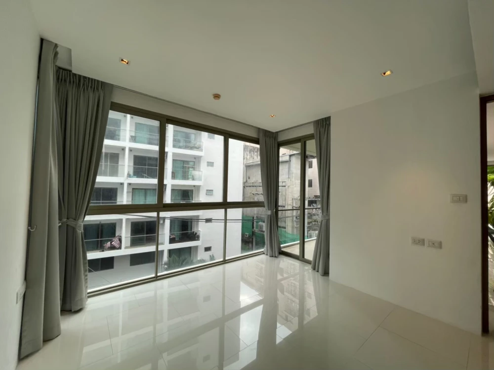 For sale, for rent, The Sanctuary Wong Amat, size 145.78 sq m., very large room, quiet and very private condo, must book.