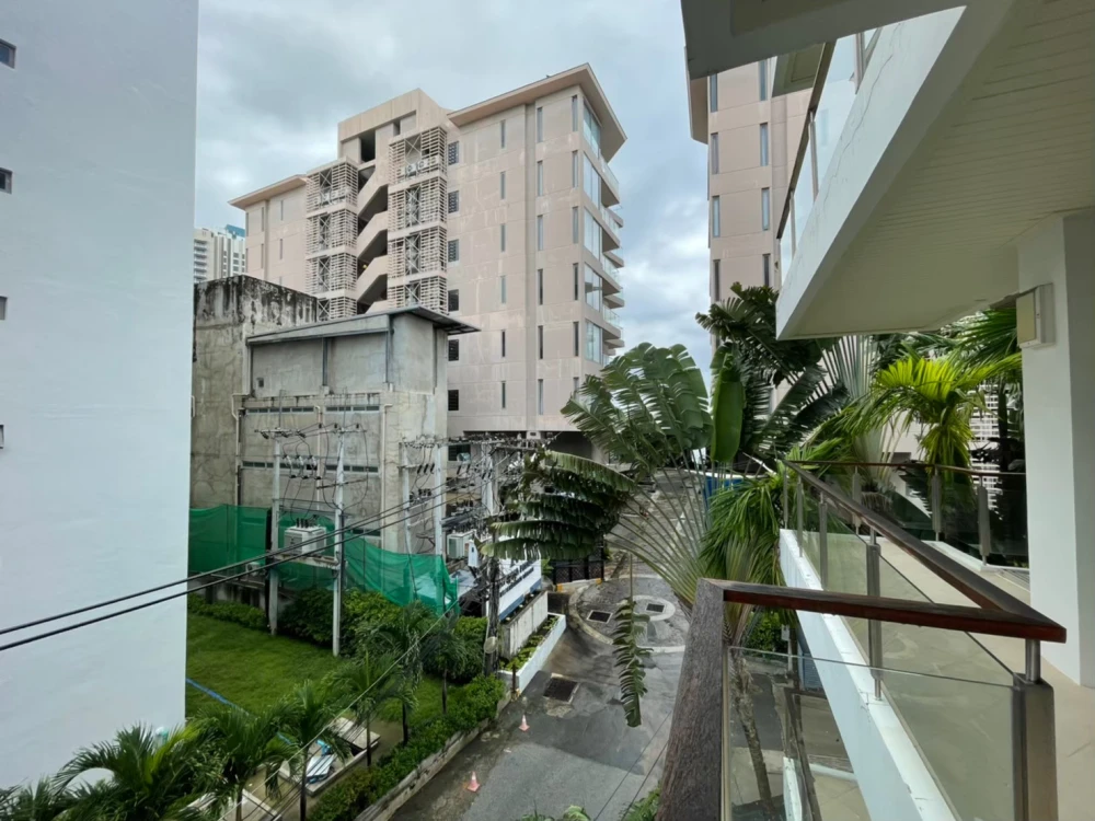 For sale, for rent, The Sanctuary Wong Amat, size 145.78 sq m., very large room, quiet and very private condo, must book.