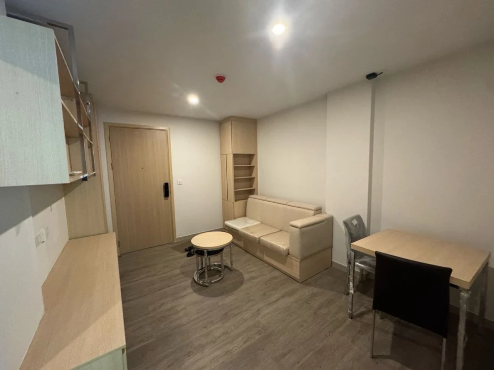 For sale or rent: The Shade Sathorn 1, 3rd floor, pool view, fully furnished, nice to live in. Reserve now, don't miss out!