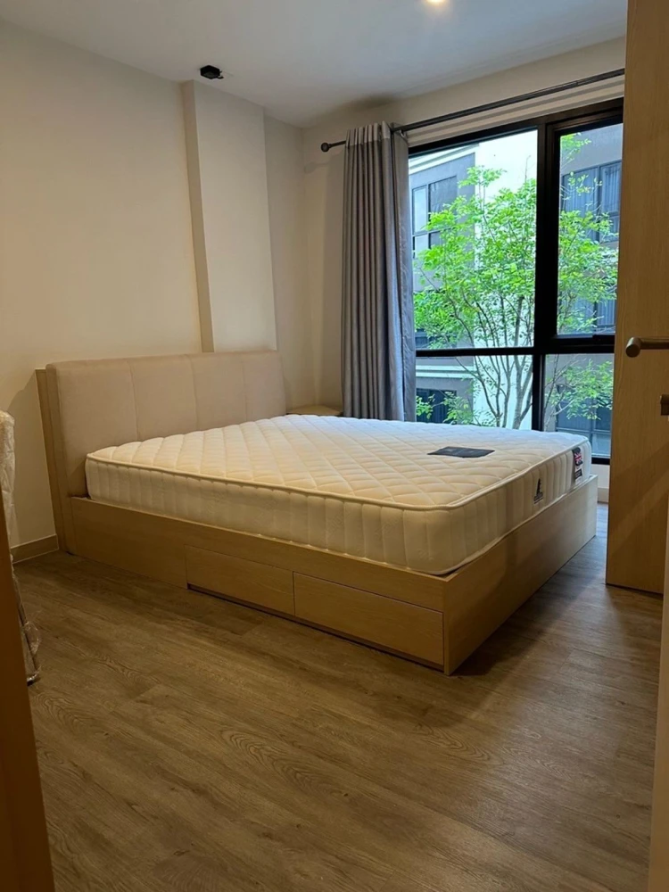 For sale or rent: The Shade Sathorn 1, 3rd floor, pool view, fully furnished, nice to live in. Reserve now, don't miss out!