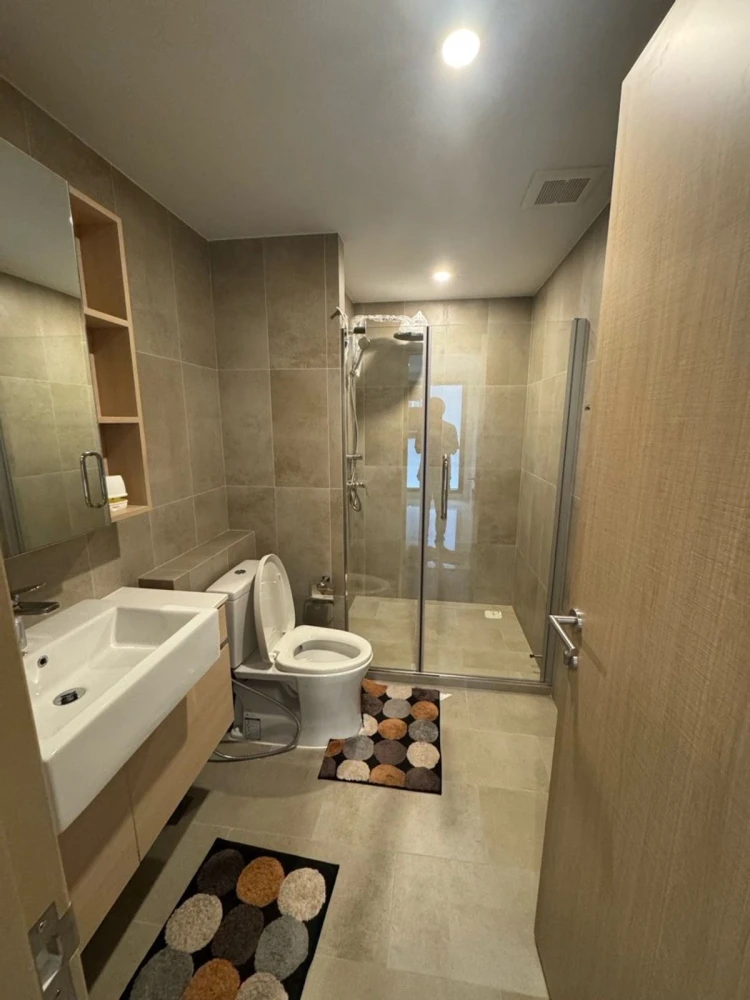 For sale or rent: The Shade Sathorn 1, 3rd floor, pool view, fully furnished, nice to live in. Reserve now, don't miss out!