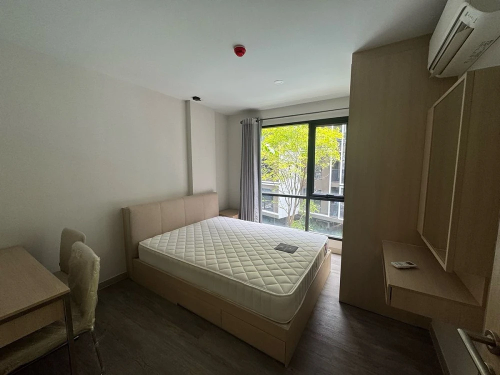 For sale or rent: The Shade Sathorn 1, 3rd floor, pool view, fully furnished, nice to live in. Reserve now, don't miss out!