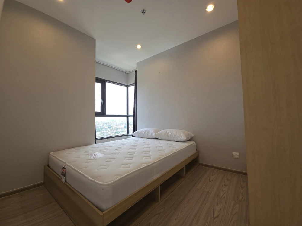 For sale or rent: The Tree Hua Mak Interchange. Ready-to-move-in unit with complete furniture and appliances. Just bring your belongings and move in! images