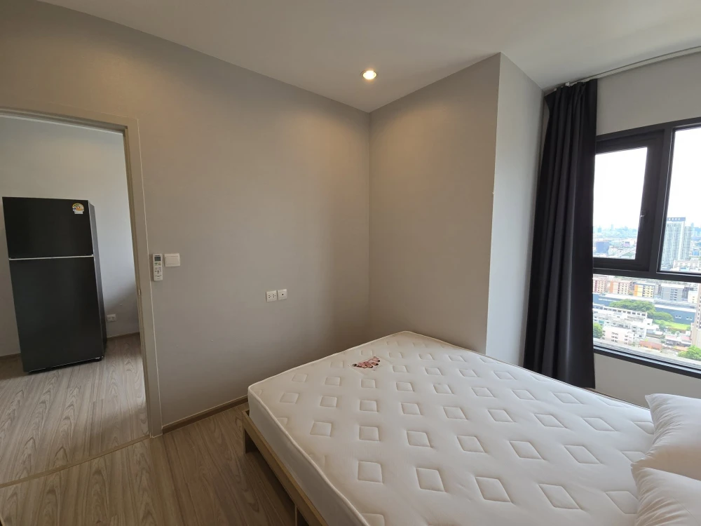 For sale or rent: The Tree Hua Mak Interchange. Ready-to-move-in unit with complete furniture and appliances. Just bring your belongings and move in!