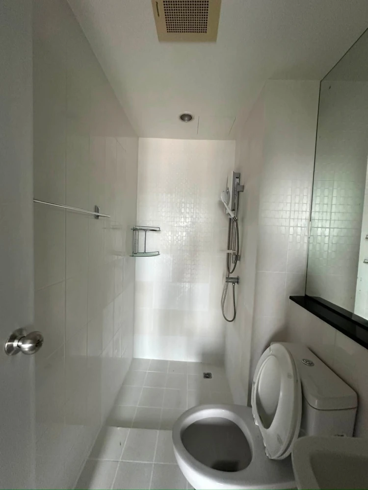 For sale or rent: The Tree Interchange, 20th floor, with Chao Phraya River view. Ceiling height: 2.55 meters. Book now!
