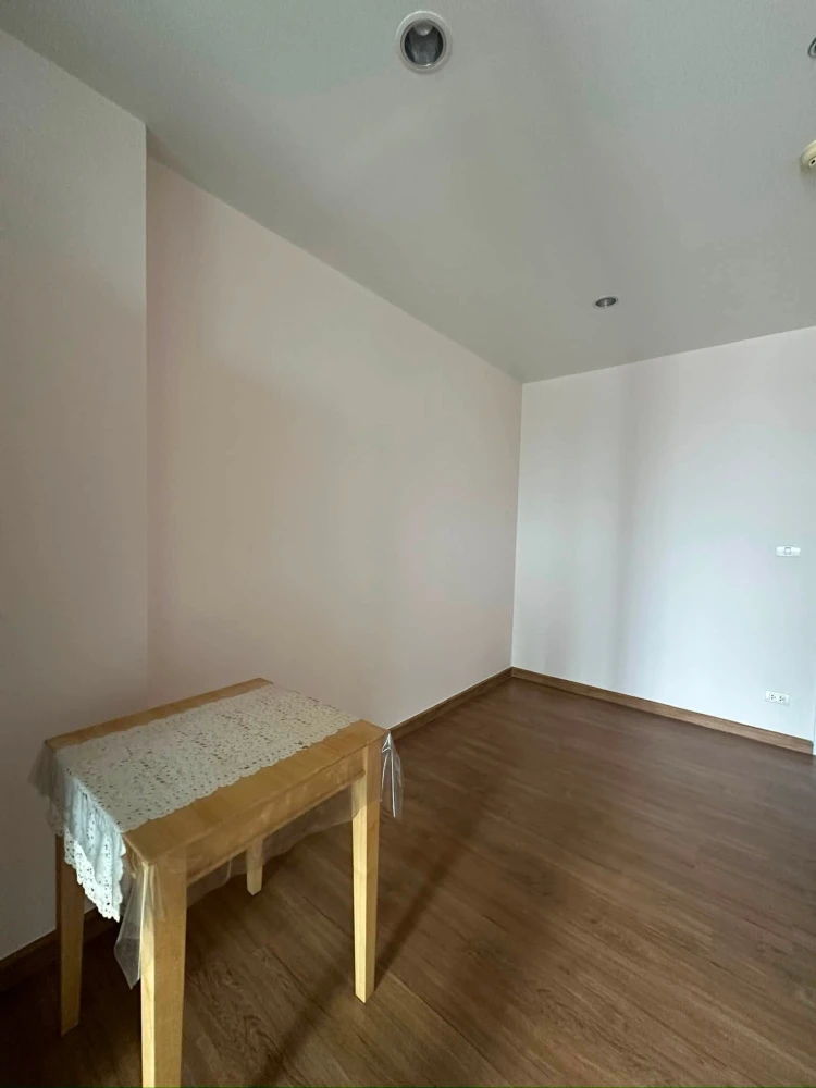 For sale or rent: The Tree Interchange, 20th floor, with Chao Phraya River view. Ceiling height: 2.55 meters. Book now!