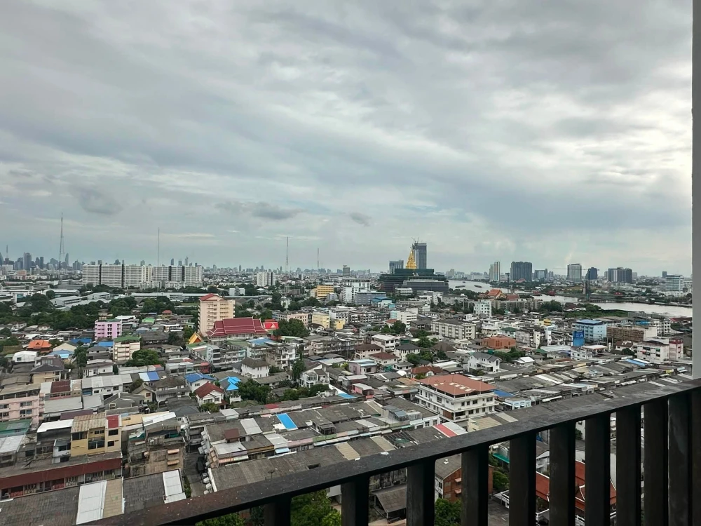For sale or rent: The Tree Interchange, 20th floor, with Chao Phraya River view. Ceiling height: 2.55 meters. Book now!