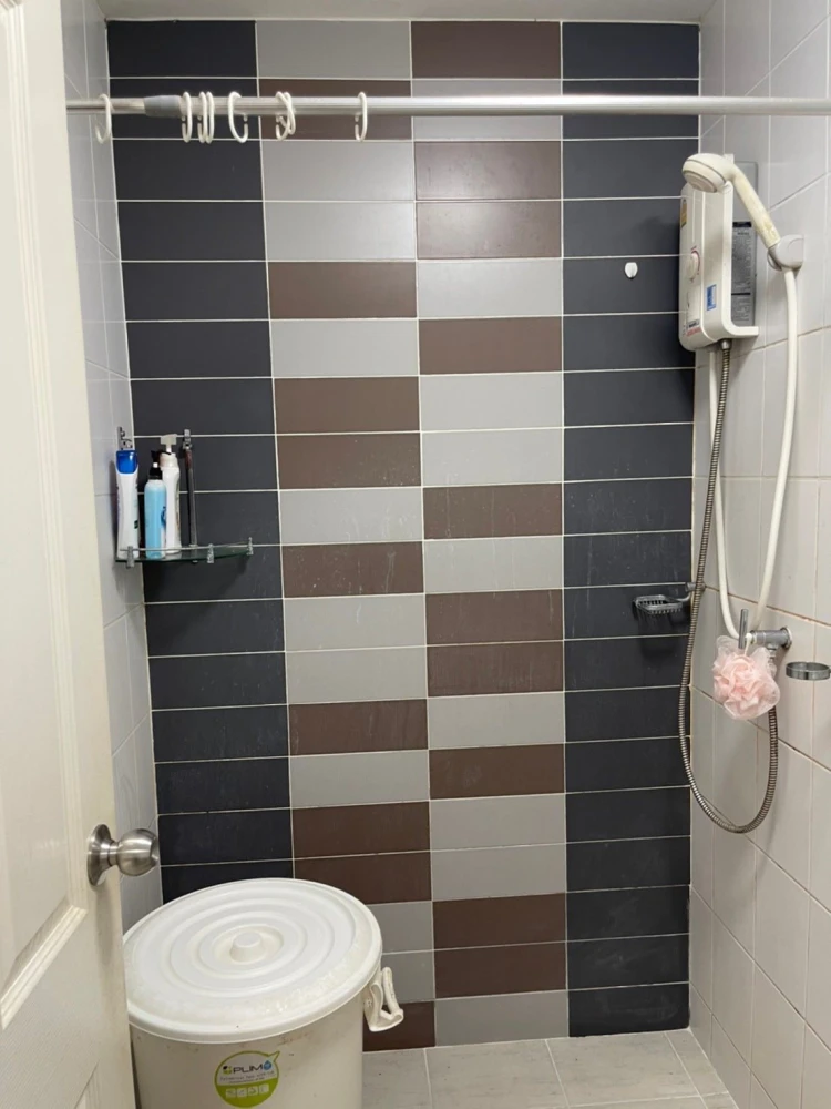 For sale or rent: The Trust Residence Pinklao. A lovely room with beautiful wallpaper and fully furnished. Reserve now!