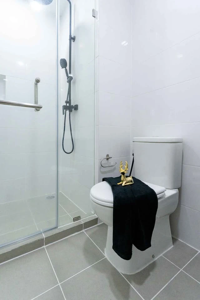 For sale, for rent, The Vertical Aree, luxury decorated room with separate closed kitchen. Anyone looking for Location + Lifestyle + Potential Yield —