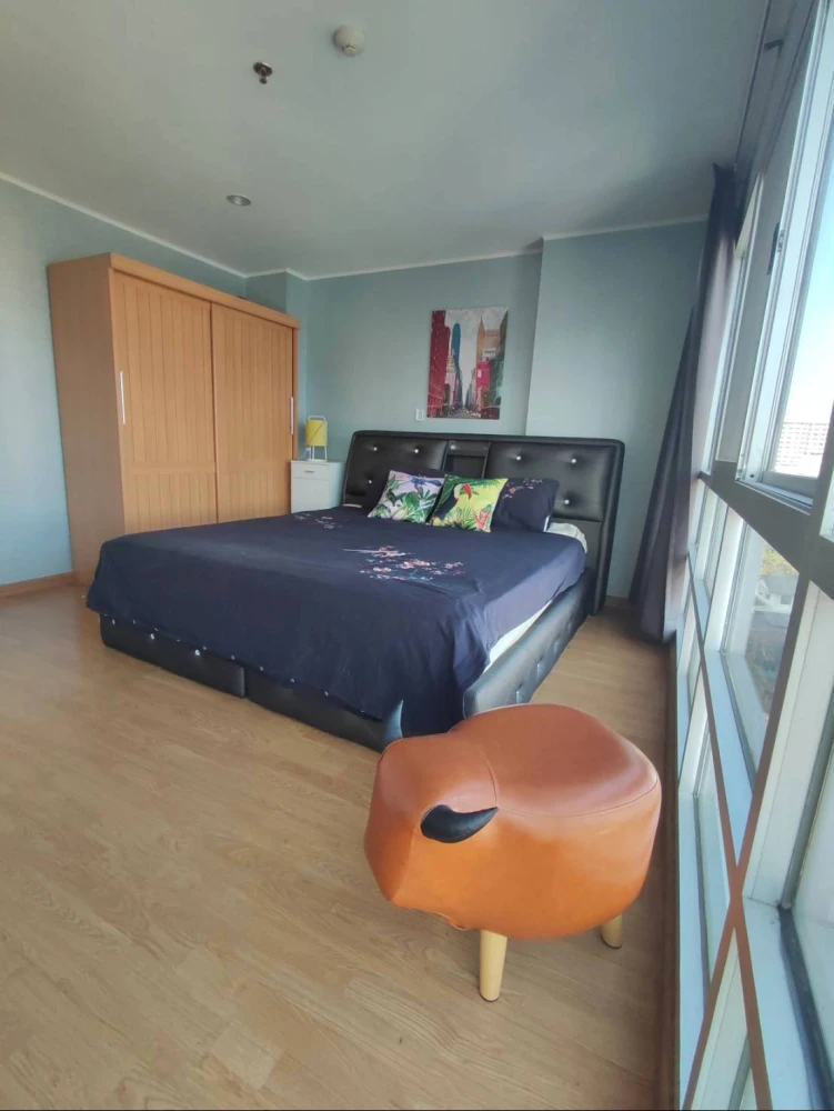 For sale or rent: U Delight @ Huaykwang Station. Spacious and comfortable rooms with ample living space. Book now before you miss this opportunity!