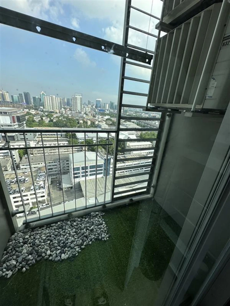 For sale or rent: U Delight Ratchavibha, 1 bedroom, 1 bathroom, high-quality built-in wall cabinets, fully furnished. Don't miss out!
