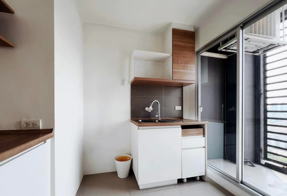 For sale or rent: U DELIGHT RESIDENCE Pattanakran Thonglor. Comfortable room, good location, convenient transportation, fully furnished. Reserve now!
