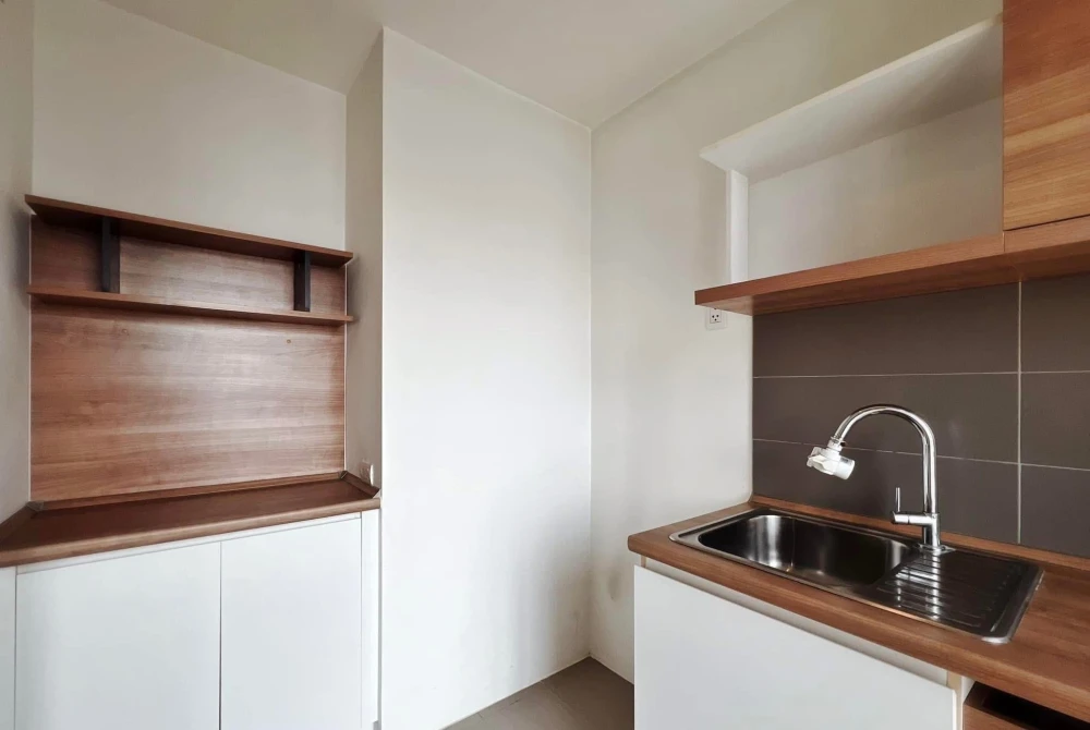 For sale or rent: U DELIGHT RESIDENCE Pattanakran Thonglor. Comfortable room, good location, convenient transportation, fully furnished. Reserve now!