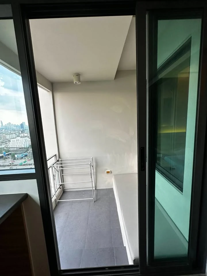 For sale, for rent, U Delight Residence Riverfront Rama 3, 17th floor, size 34 sq m., river view on Rama 9 Bridge side, cool breeze, ready to reserve