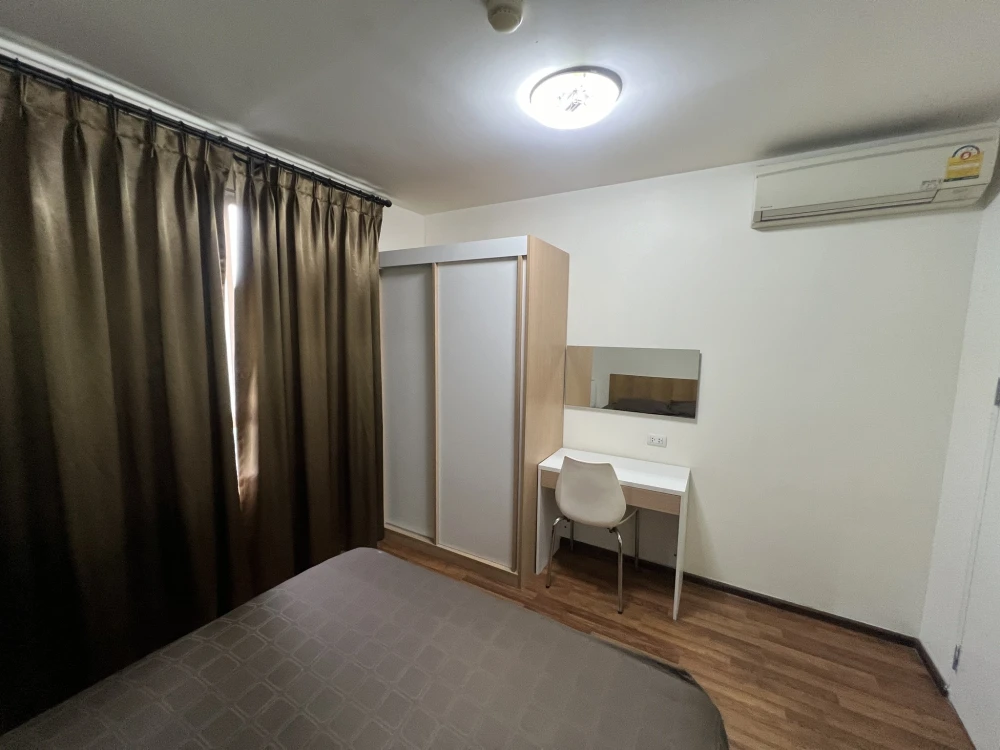 For sale, for rent, U Ratchayothin, room is far from the garbage room and elevator, quiet, swimming pool view, balcony with good ventilation, must boo
