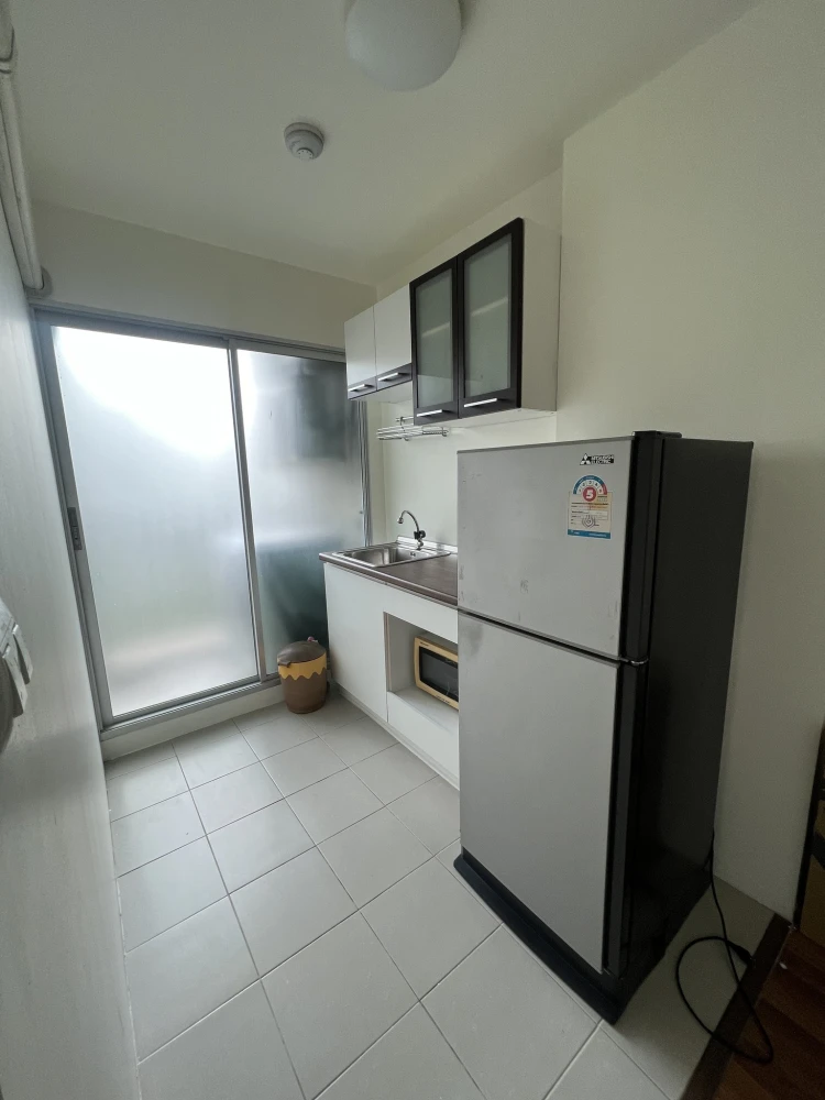 For sale, for rent, U Ratchayothin, room is far from the garbage room and elevator, quiet, swimming pool view, balcony with good ventilation, must boo