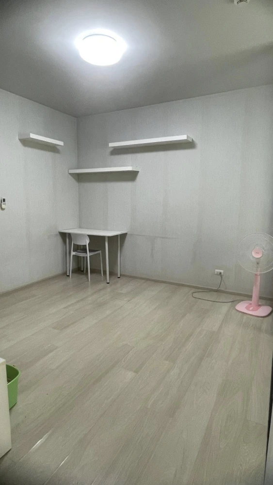 For sale or rent: UNIO Ramkhamhaeng - Serithai. Nice unit on the 4th floor, fully furnished, great location, convenient transportation. Book now!