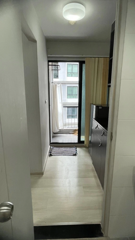 For sale or rent: UNIO Ramkhamhaeng - Serithai. Nice unit on the 4th floor, fully furnished, great location, convenient transportation. Book now!