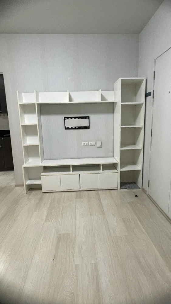 For sale or rent: UNIO Ramkhamhaeng - Serithai. Nice unit on the 4th floor, fully furnished, great location, convenient transportation. Book now!