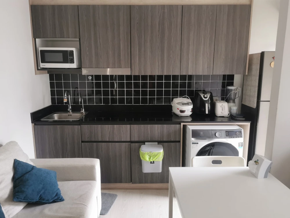 For sale or rent: Unio Sukhumvit 72, corner room, pool view, fully furnished, nice to live in, reserve now, urgent!