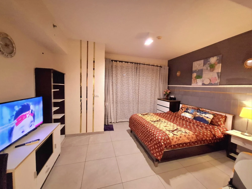 For sale, for rent Unixx South Pattaya, 10th floor, swimming pool view, fully furnished, first come first served.