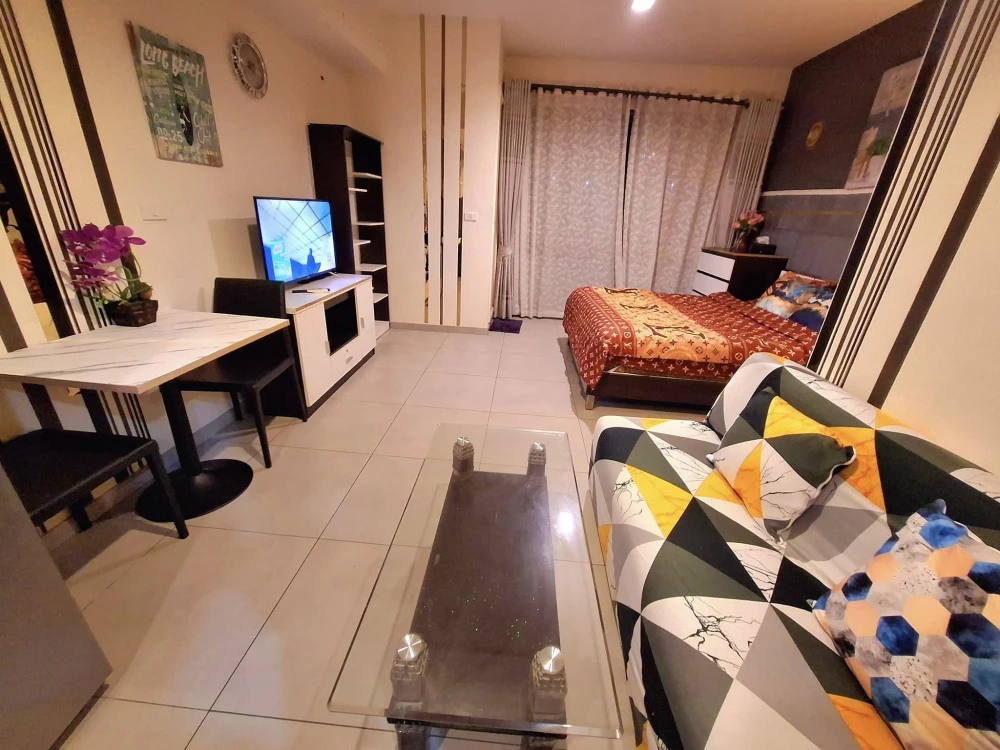 For sale, for rent Unixx South Pattaya, 10th floor, swimming pool view, fully furnished, first come first served.
