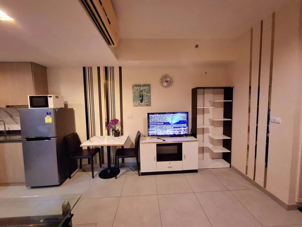 For sale, for rent Unixx South Pattaya, 10th floor, swimming pool view, fully furnished, first come first served.