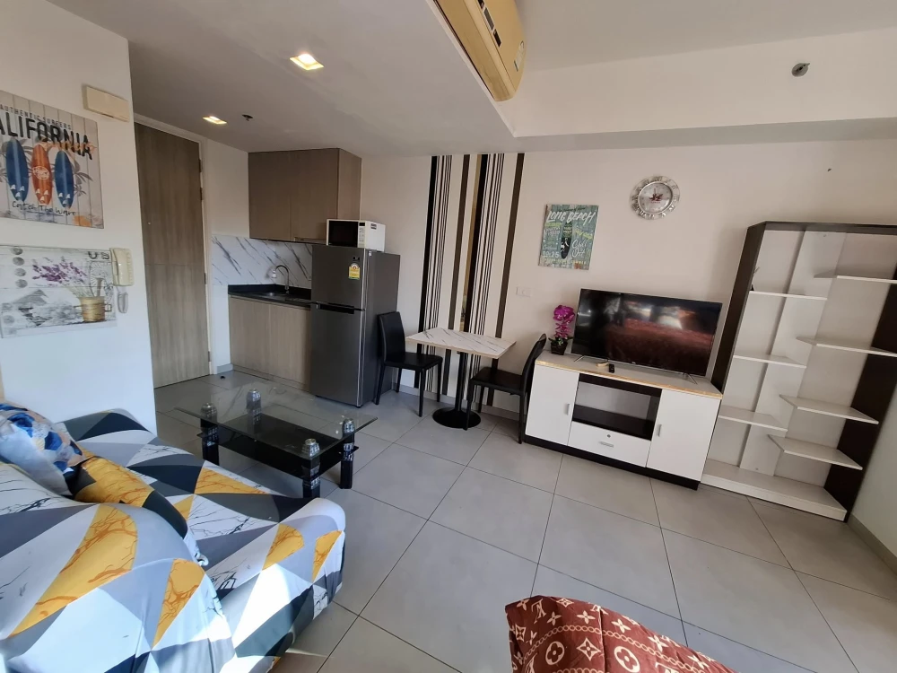 For sale, for rent Unixx South Pattaya, 10th floor, swimming pool view, fully furnished, first come first served.