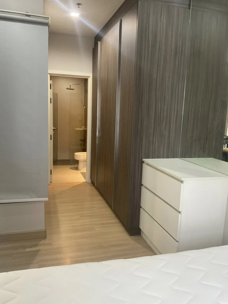 For sale or rent: Urbano Absolute Sathon-Taksin. Ready-to-move-in apartments with complete amenities. Great price! Book now!