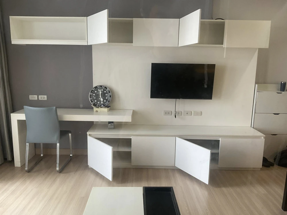 For sale or rent: Urbano Absolute Sathon-Taksin. Ready-to-move-in apartments with complete amenities. Great price! Book now!