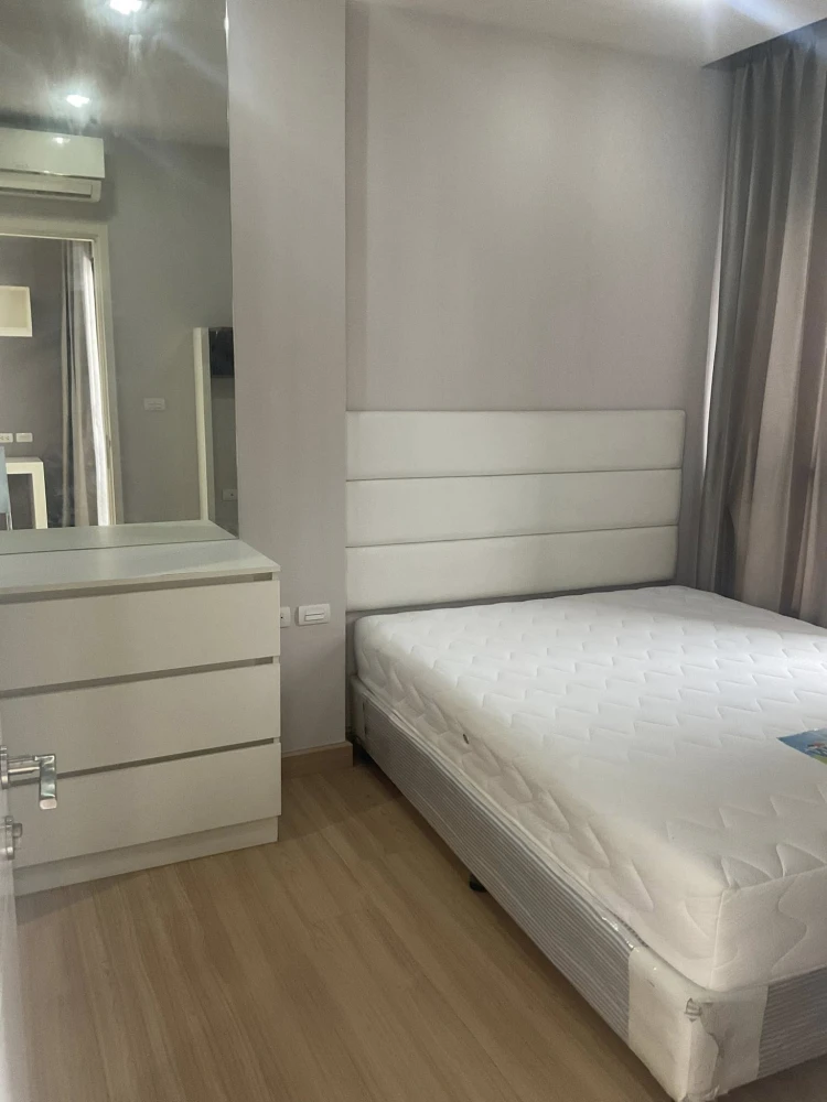 For sale or rent: Urbano Absolute Sathon-Taksin. Ready-to-move-in apartments with complete amenities. Great price! Book now!