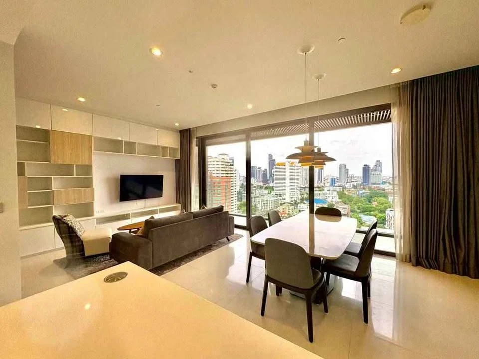 For sale or rent: Vittorio Sukhumvit 39. Private elevator access to the room. Stunning city view. Ready to move in.