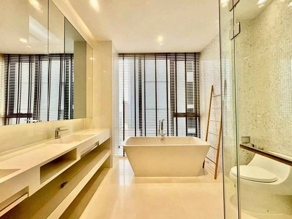 For sale or rent: Vittorio Sukhumvit 39. Private elevator access to the room. Stunning city view. Ready to move in.