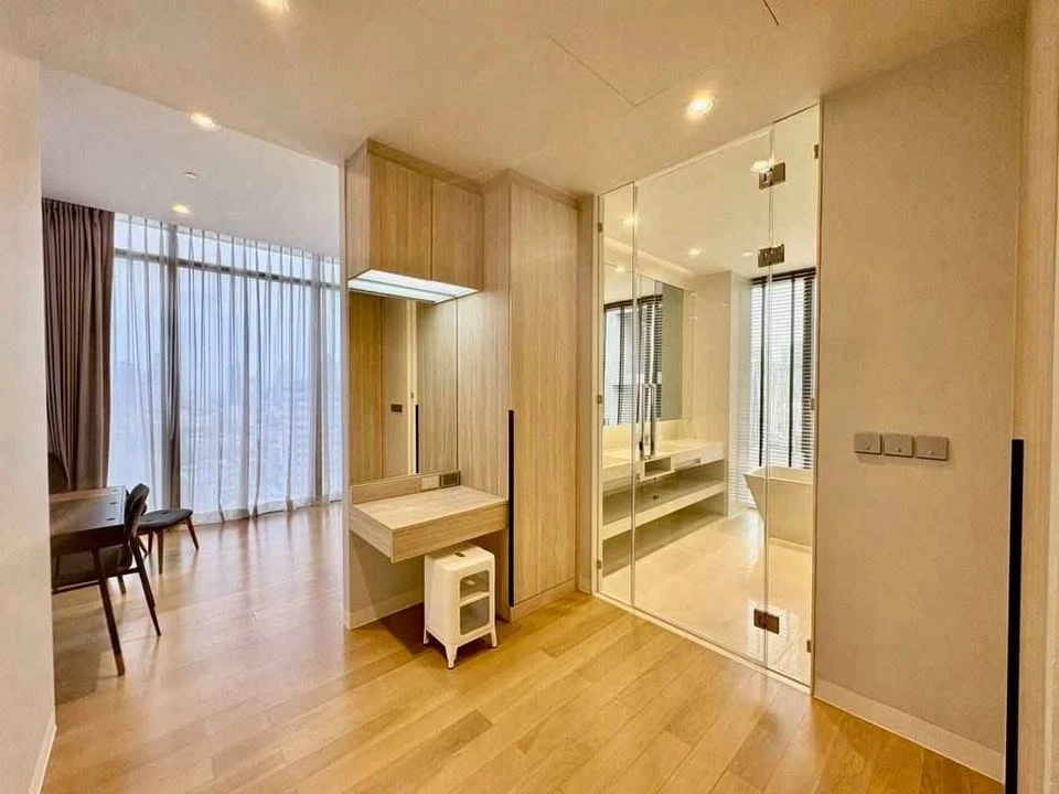 For sale or rent: Vittorio Sukhumvit 39. Private elevator access to the room. Stunning city view. Ready to move in.