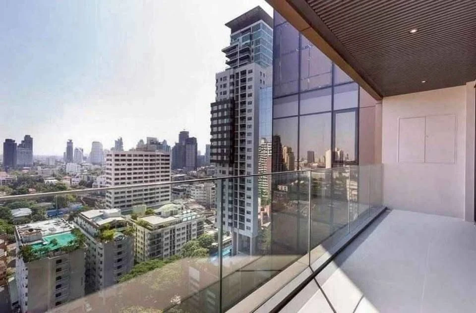For sale or rent: Vittorio Sukhumvit 39. Private elevator access to the room. Stunning city view. Ready to move in.
