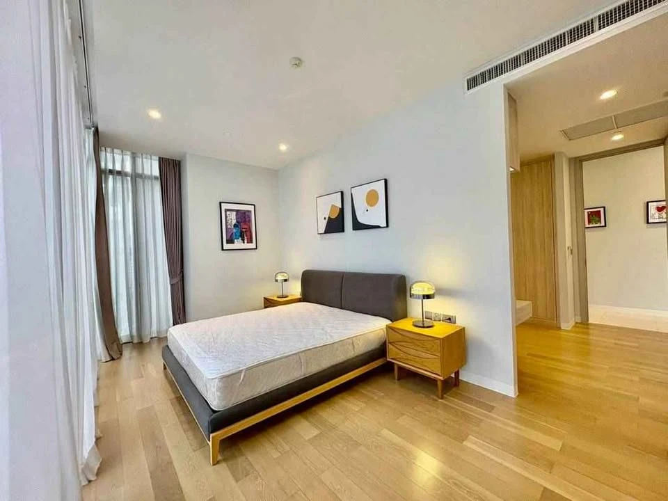 For sale or rent: Vittorio Sukhumvit 39. Private elevator access to the room. Stunning city view. Ready to move in.