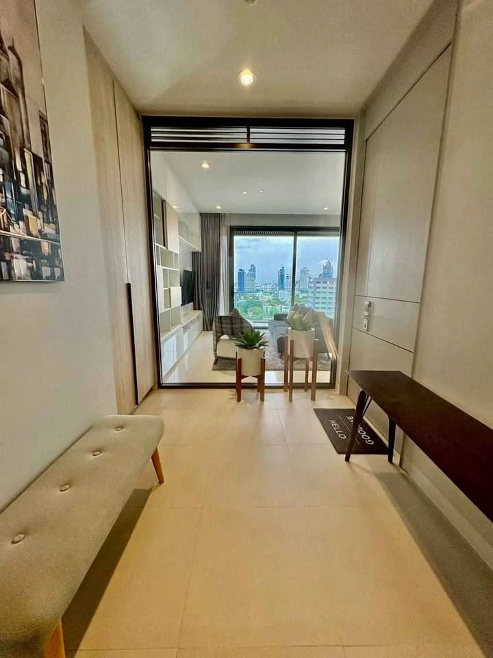 For sale or rent: Vittorio Sukhumvit 39. Private elevator access to the room. Stunning city view. Ready to move in.