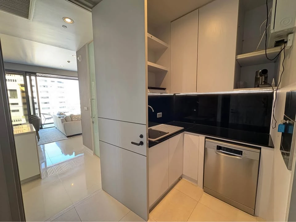 For sale or rent: Vittorio Sukhumvit 39, north-facing room, good location, lots of usable space, nicely decorated in a controlled tone. Reserve now!