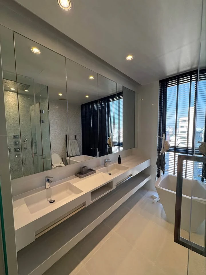 For sale or rent: Vittorio Sukhumvit 39, north-facing room, good location, lots of usable space, nicely decorated in a controlled tone. Reserve now!