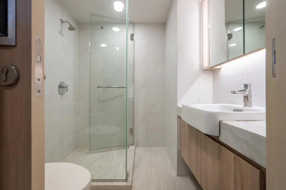For sale, for rent, Walden Asoke, fully furnished condo, in the heart of Asoke-Phrom Phong, corner room, 4th floor, ready to move in.