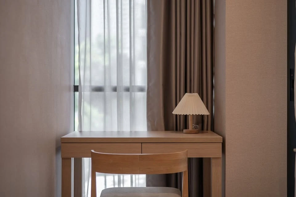 For sale, for rent, Walden Asoke, fully furnished condo, in the heart of Asoke-Phrom Phong, corner room, 4th floor, ready to move in.