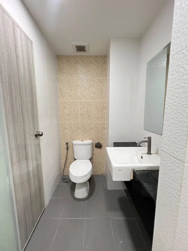 For sale or rent: Wela Ramkhamhaeng 186. 1 bedroom, 1 bathroom. Spacious living area, beautiful city views, bright and airy. Book now!