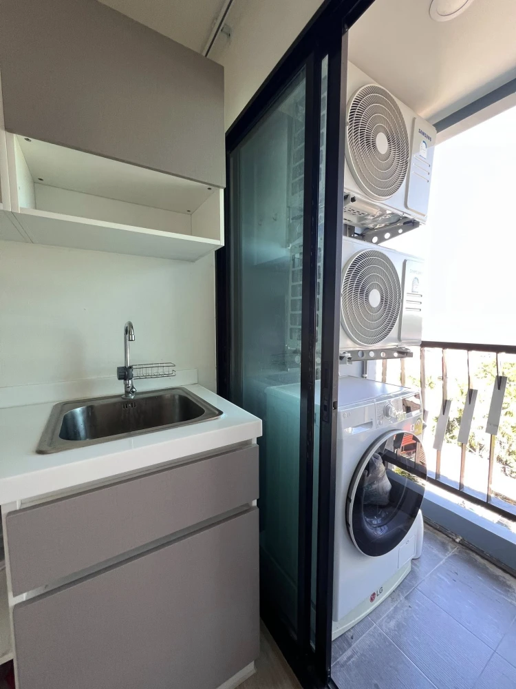 For sale or rent: Wela Ramkhamhaeng 186. 1 bedroom, 1 bathroom. Spacious living area, beautiful city views, bright and airy. Book now!
