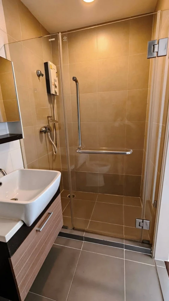 For sale or rent: Whizdom Punnawithi, 2 bedrooms, 2 bathrooms, 8th floor, garden view, quiet and peaceful. Book now!