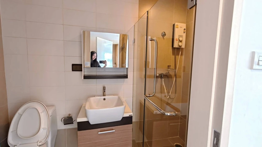 For sale or rent: Whizdom Punnawithi, 2 bedrooms, 2 bathrooms, 8th floor, garden view, quiet and peaceful. Book now!