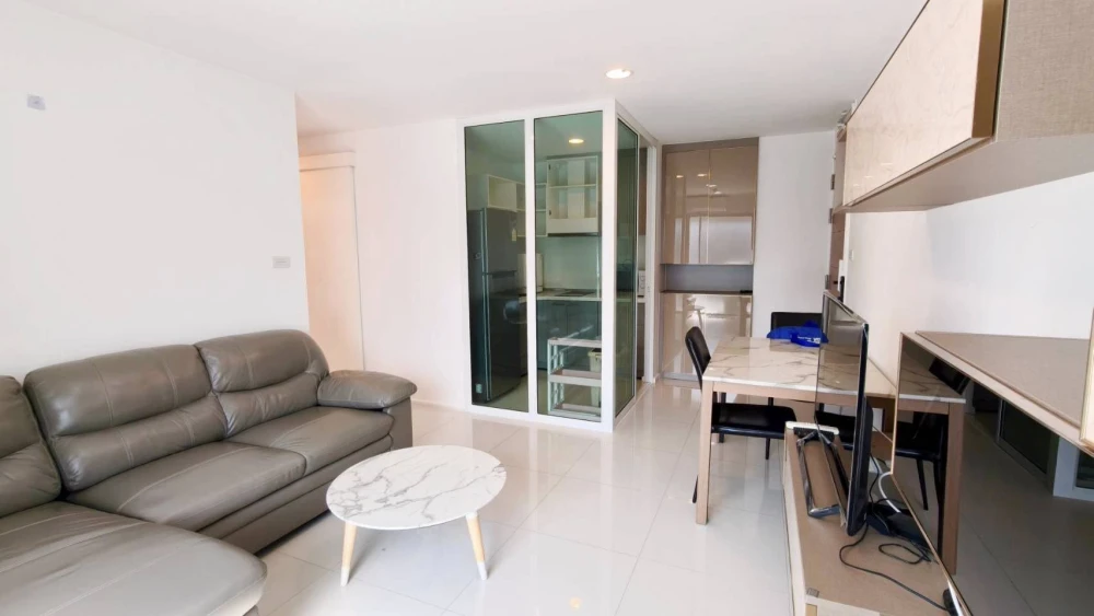 For sale or rent: Whizdom Punnawithi, 2 bedrooms, 2 bathrooms, 8th floor, garden view, quiet and peaceful. Book now!