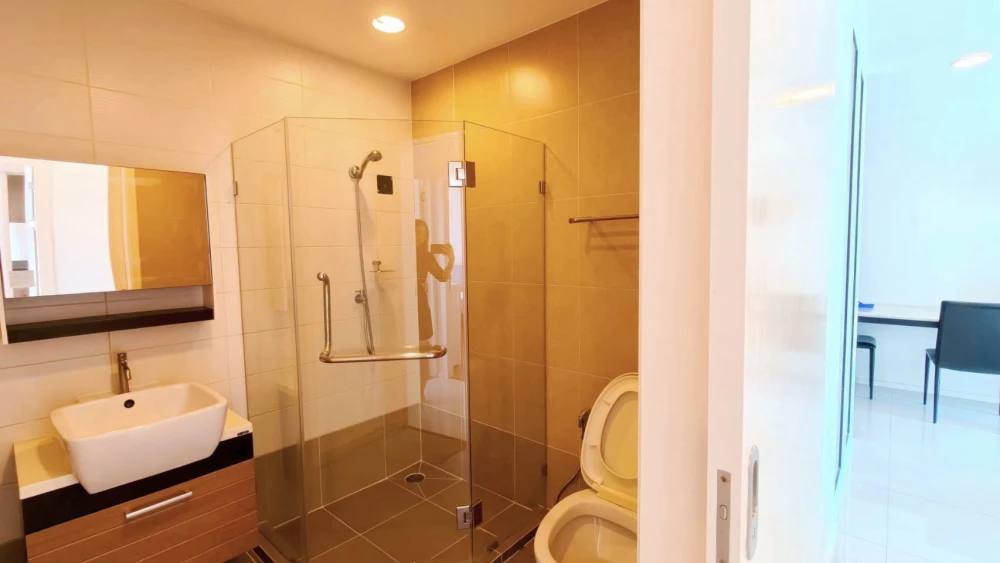 For sale or rent: Whizdom Punnawithi, 2 bedrooms, 2 bathrooms, 8th floor, garden view, quiet and peaceful. Book now!