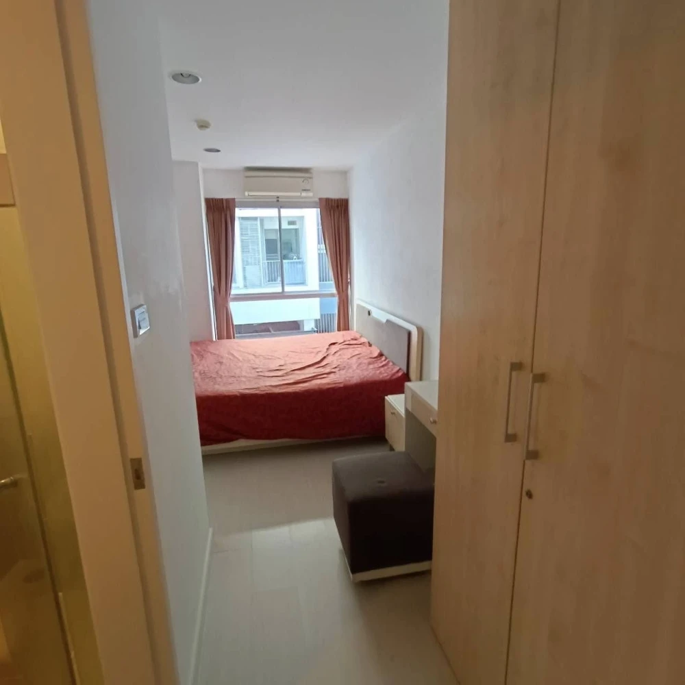 For sale or rent: Whizdom Punnawithi, spacious 32.68 sq m unit with well-partitioned areas, large balcony, and washing machine included. Book now!